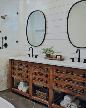 bathroom-taylor-beach-PR7h5QGXd8A-unsplash